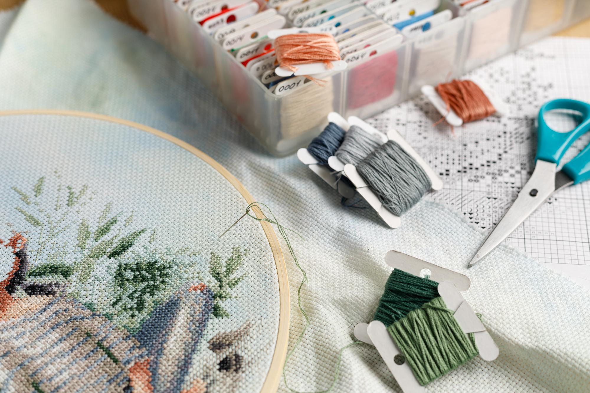 Proces przygotowania haftu w nowoczesnym atelier